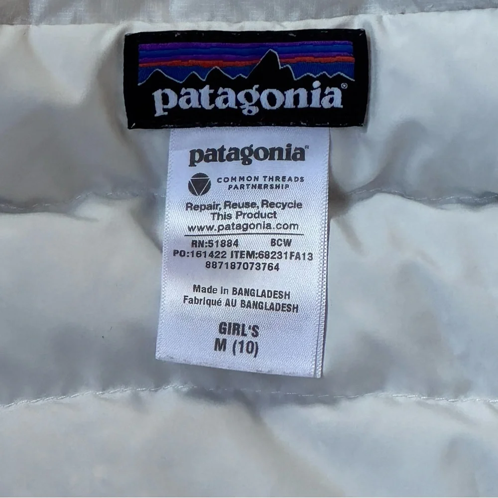 Patagonia White Puffer Jacket with Quilted Design, Pockets and Collar